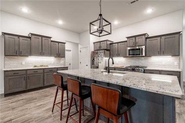 115 W Pitts Street, Farmington, AR 72730