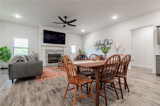 115 W Pitts Street, Farmington, AR 72730