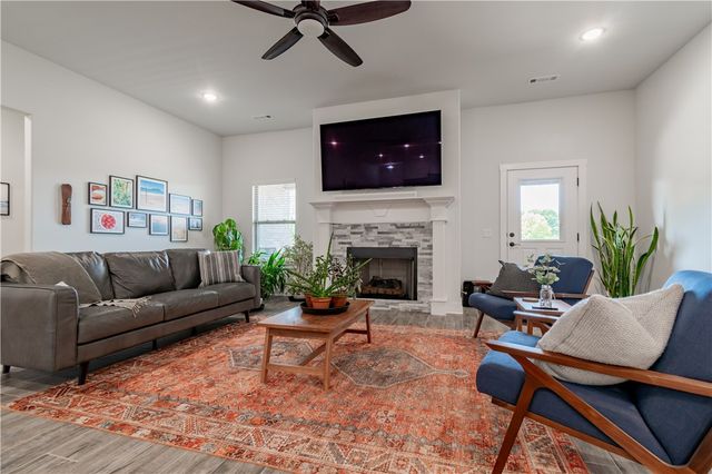 115 W Pitts Street, Farmington, AR 72730