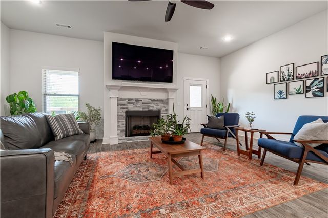 115 W Pitts Street, Farmington, AR 72730