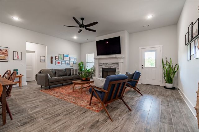 115 W Pitts Street, Farmington, AR 72730