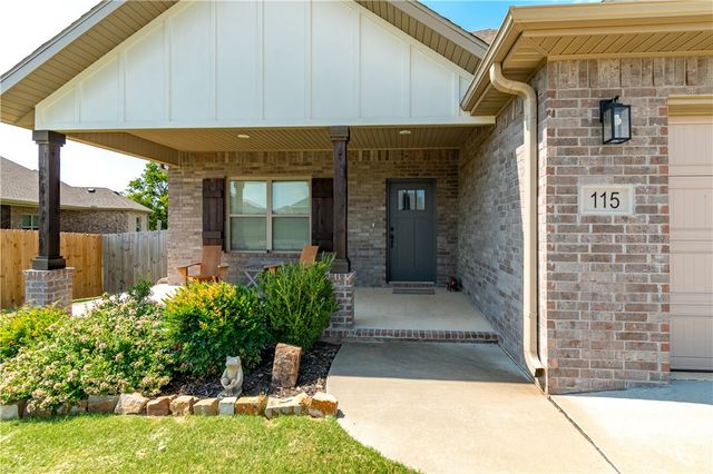 115 W Pitts Street, Farmington, AR 72730