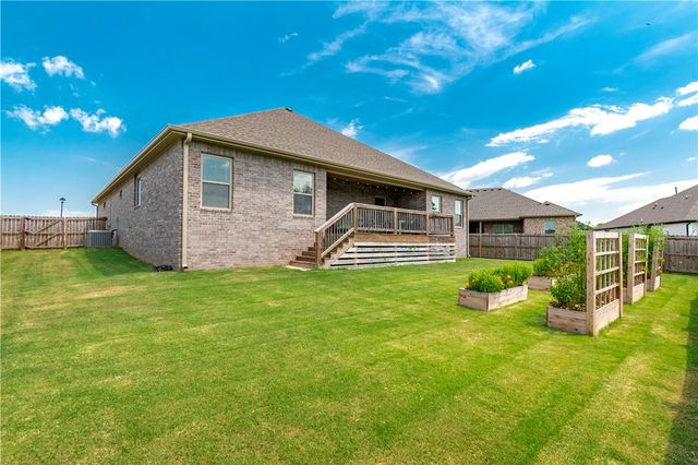 115 W Pitts Street, Farmington, AR 72730
