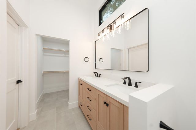 203 S Pathfinders Circle, The Woodlands, TX 77381