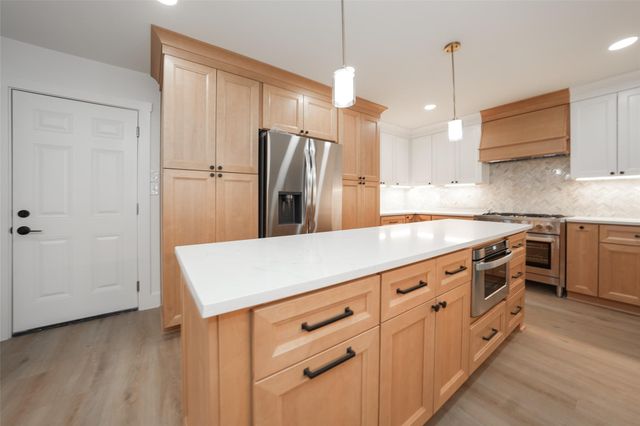 203 S Pathfinders Circle, The Woodlands, TX 77381