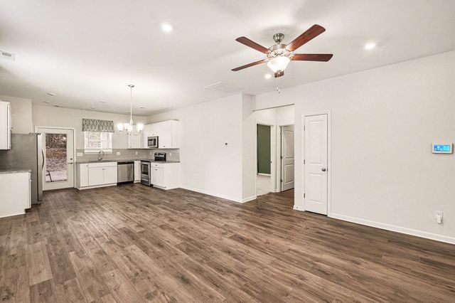 510 Hutton Dr, Columbia, TN 38401