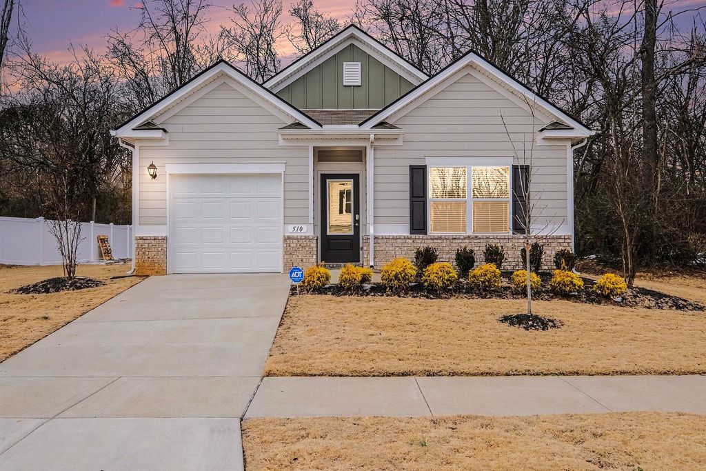 510 Hutton Dr, Columbia, TN 38401
