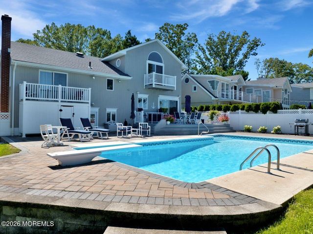 151 Riverside Drive N, Brick, NJ 08724