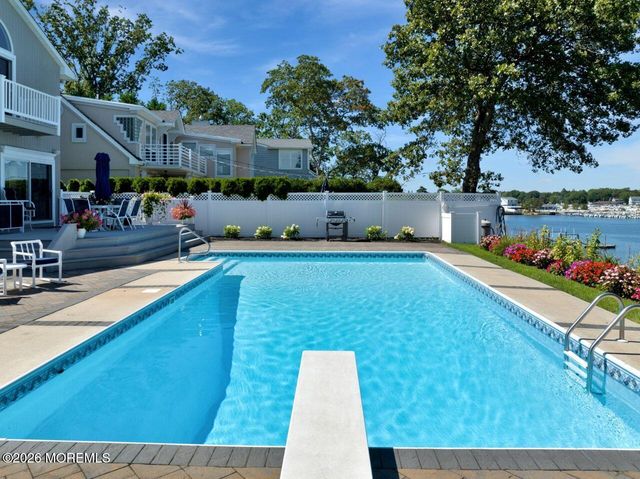 151 Riverside Drive N, Brick, NJ 08724