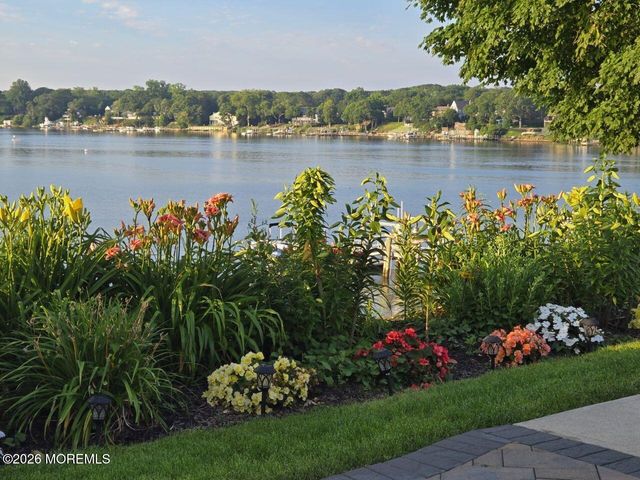 151 Riverside Drive N, Brick, NJ 08724