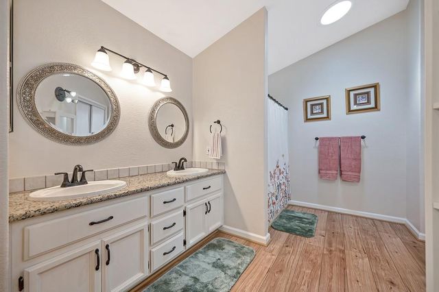 910 Centennial Ct, Auburn, CA 95603