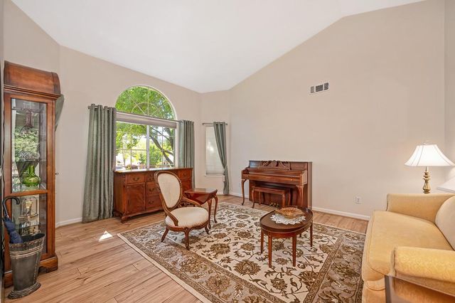 910 Centennial Ct, Auburn, CA 95603