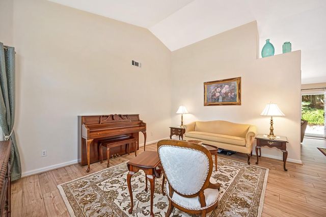 910 Centennial Ct, Auburn, CA 95603