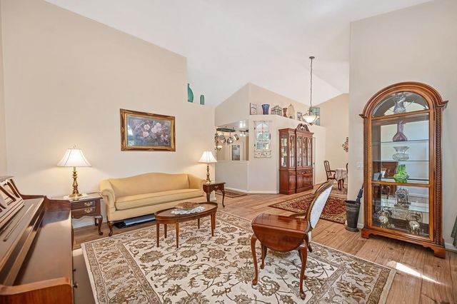 910 Centennial Ct, Auburn, CA 95603