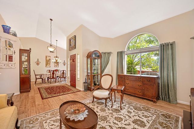 910 Centennial Ct, Auburn, CA 95603