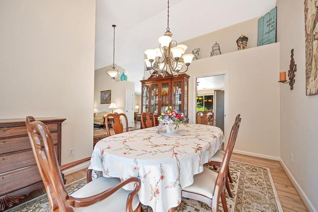 910 Centennial Ct, Auburn, CA 95603