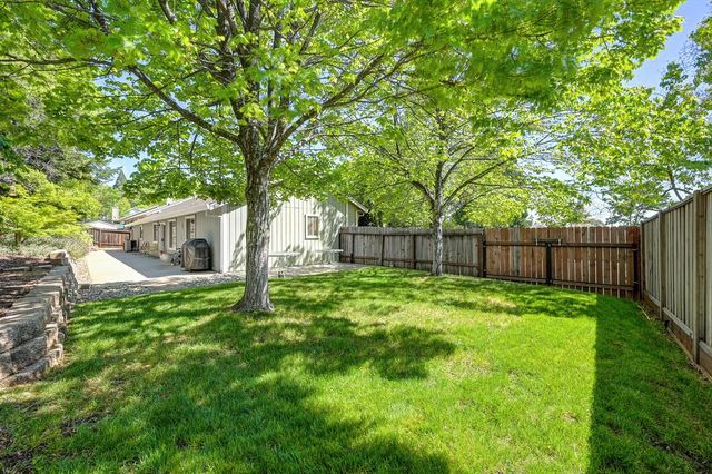 910 Centennial Ct, Auburn, CA 95603