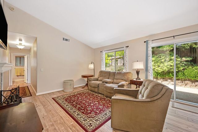 910 Centennial Ct, Auburn, CA 95603