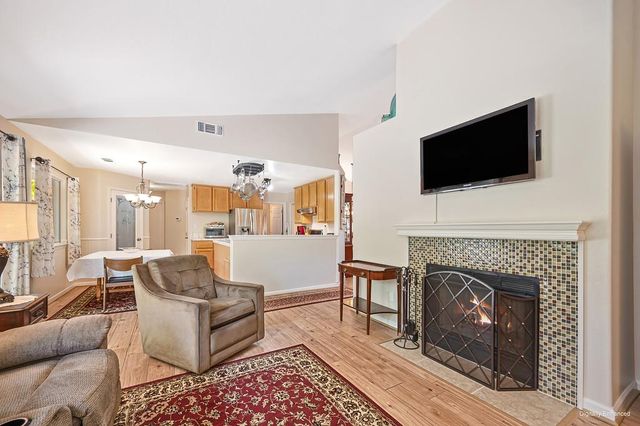 910 Centennial Ct, Auburn, CA 95603