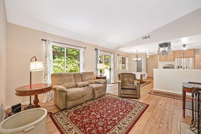 910 Centennial Ct, Auburn, CA 95603