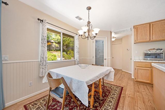 910 Centennial Ct, Auburn, CA 95603