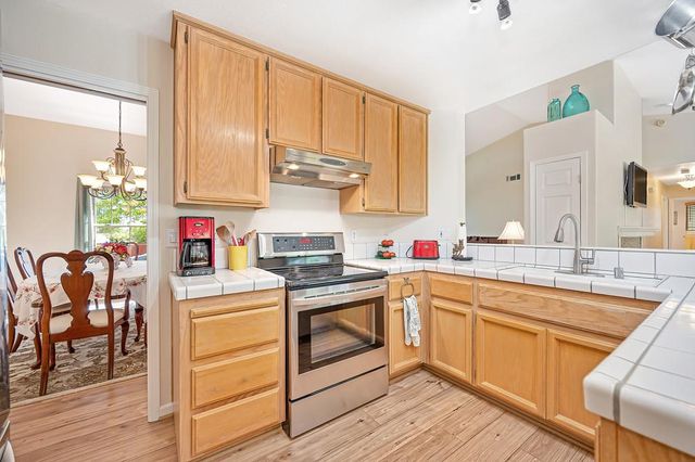 910 Centennial Ct, Auburn, CA 95603