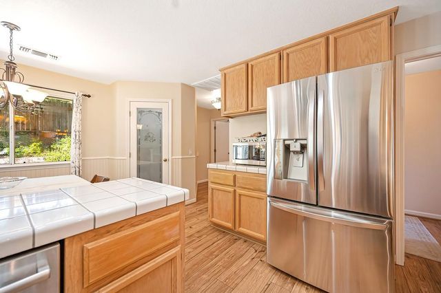 910 Centennial Ct, Auburn, CA 95603