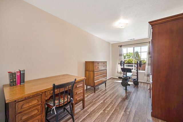 910 Centennial Ct, Auburn, CA 95603