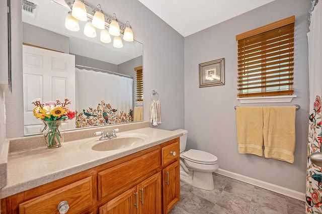 910 Centennial Ct, Auburn, CA 95603