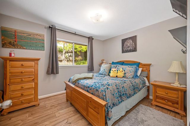 910 Centennial Ct, Auburn, CA 95603