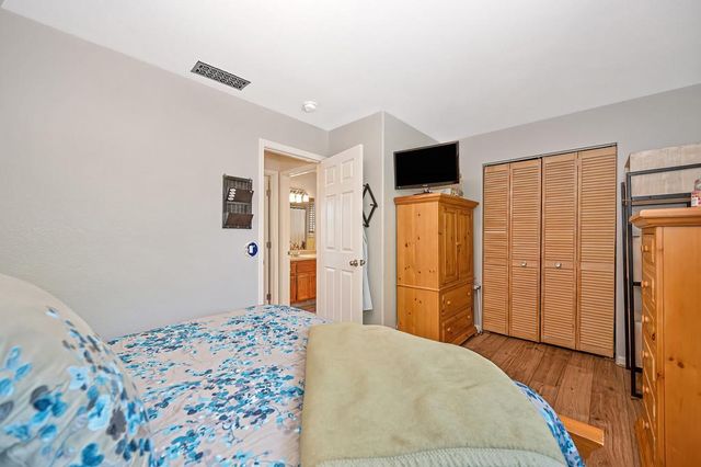 910 Centennial Ct, Auburn, CA 95603