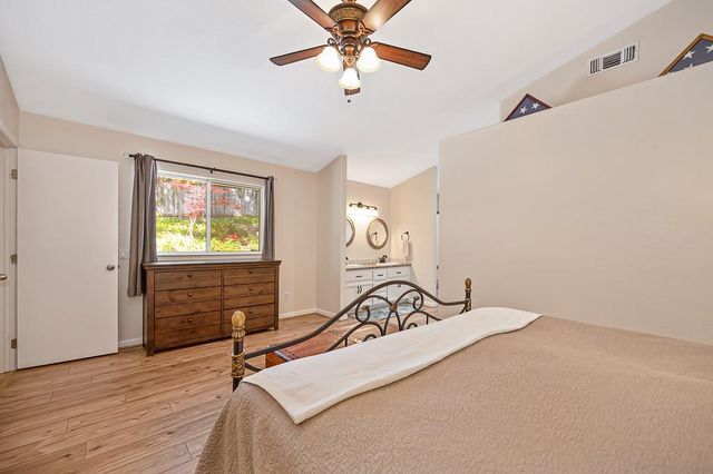 910 Centennial Ct, Auburn, CA 95603