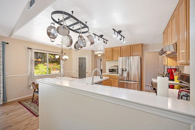 910 Centennial Ct, Auburn, CA 95603