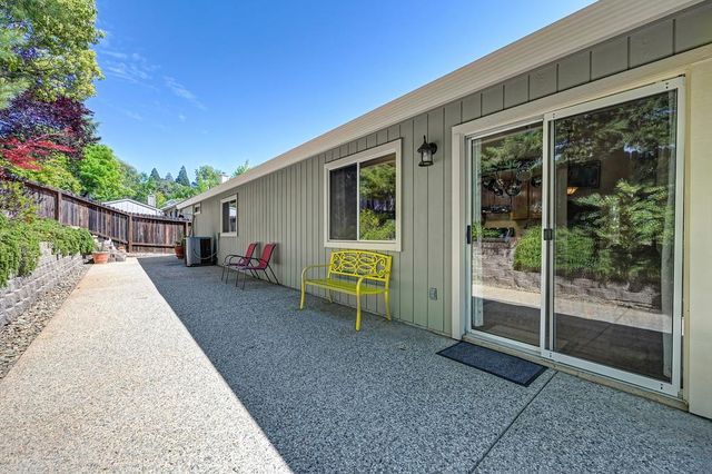 910 Centennial Ct, Auburn, CA 95603