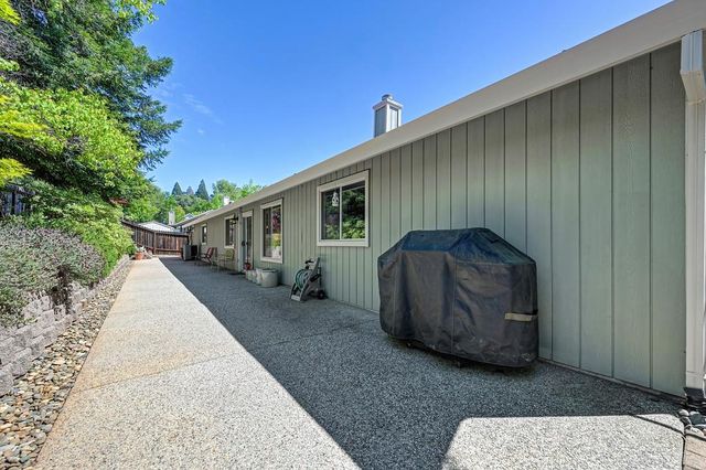 910 Centennial Ct, Auburn, CA 95603
