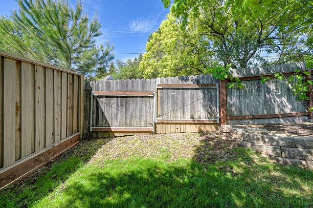 910 Centennial Ct, Auburn, CA 95603