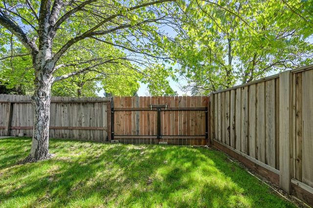 910 Centennial Ct, Auburn, CA 95603