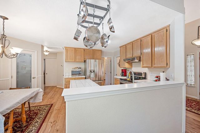 910 Centennial Ct, Auburn, CA 95603