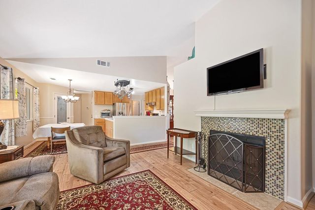 910 Centennial Ct, Auburn, CA 95603