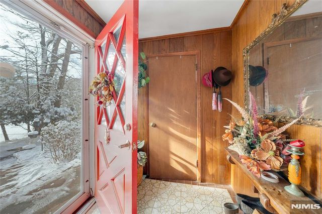 70 Skyline Drive, Oakland, NJ 07436