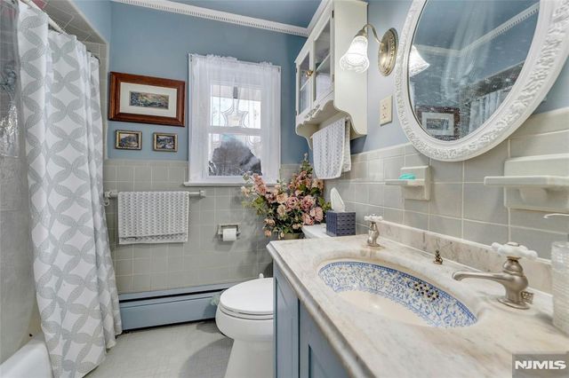 70 Skyline Drive, Oakland, NJ 07436