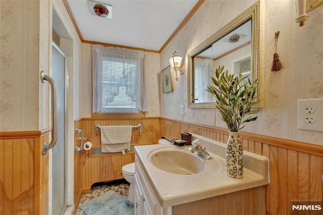 70 Skyline Drive, Oakland, NJ 07436