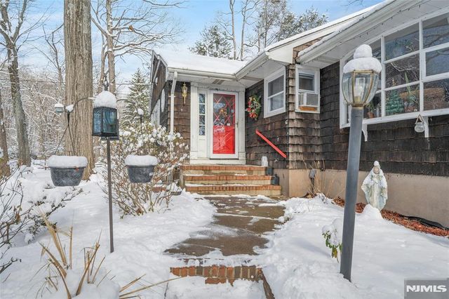 70 Skyline Drive, Oakland, NJ 07436