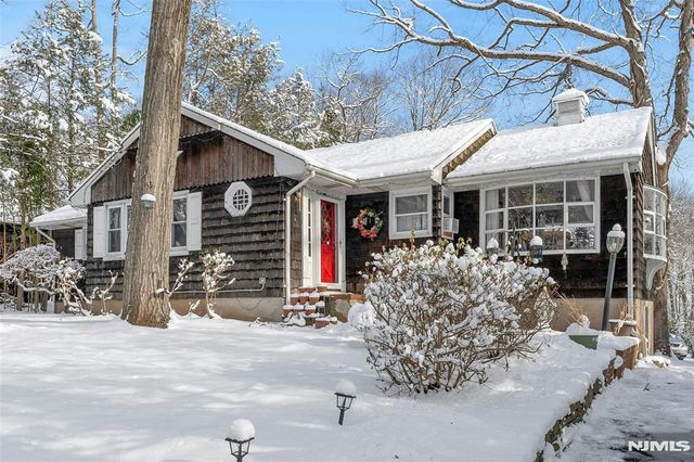 70 Skyline Drive, Oakland, NJ 07436