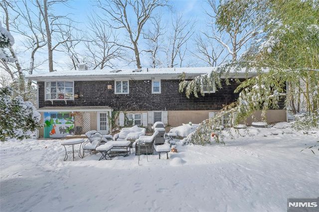 70 Skyline Drive, Oakland, NJ 07436