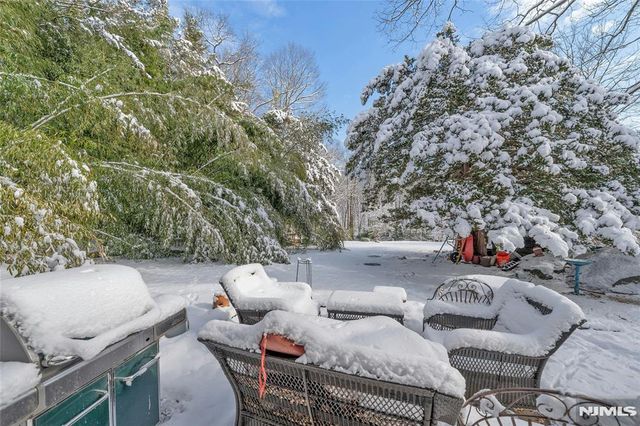 70 Skyline Drive, Oakland, NJ 07436