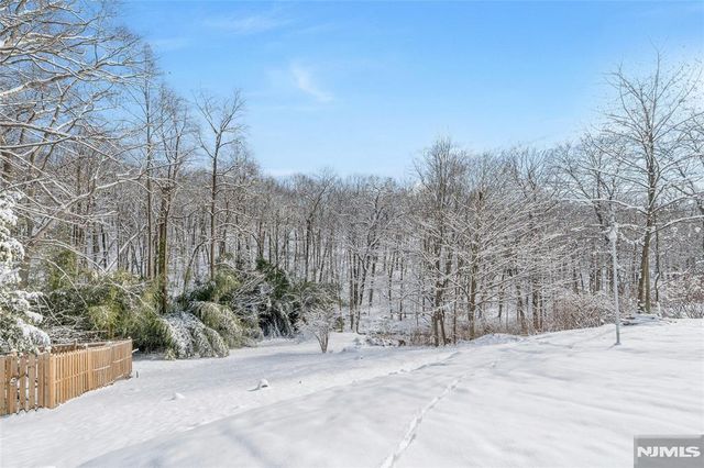 70 Skyline Drive, Oakland, NJ 07436