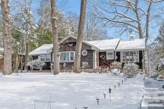 70 Skyline Drive, Oakland, NJ 07436