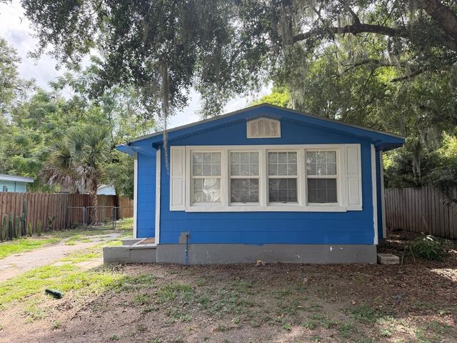 233 S RHODES STREET, Mount Dora, FL 32757