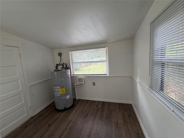 233 S RHODES STREET, Mount Dora, FL 32757